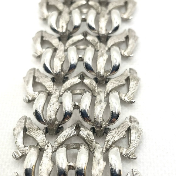 Silver Toned Metal Wide Textured Link Bracelet - Picture 3 of 7